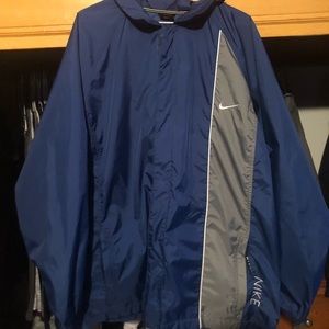 This is a men’s XL vintage Nike wind breaker